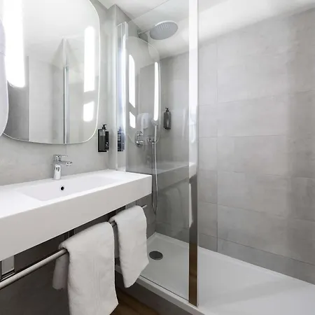 Отель Ibis Centre Meriadeck 3*