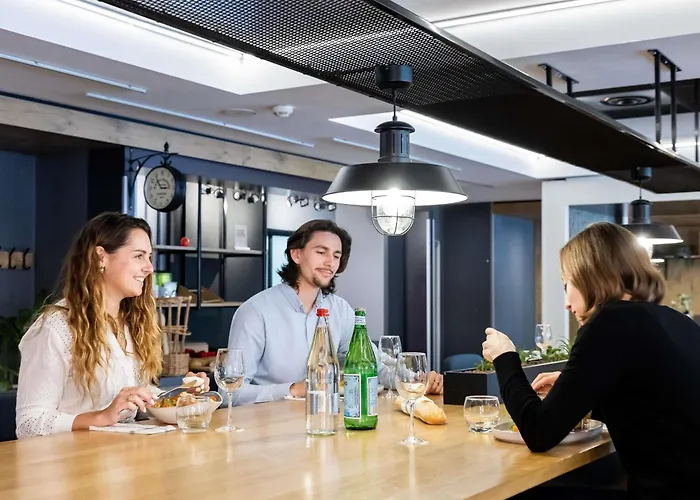 מלון Ibis Centre Meriadeck 3*